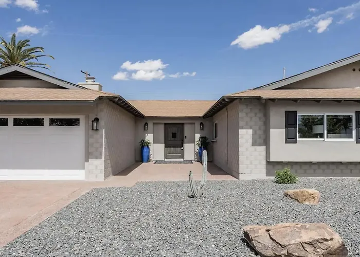 Holiday home Colorful Desert Hideaway - Heated Pool & Bbq
