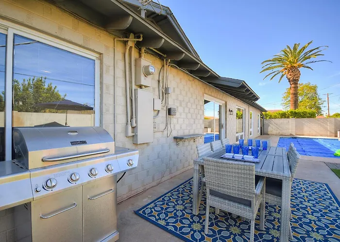 Colorful Desert Hideaway - Heated Pool & Bbq *