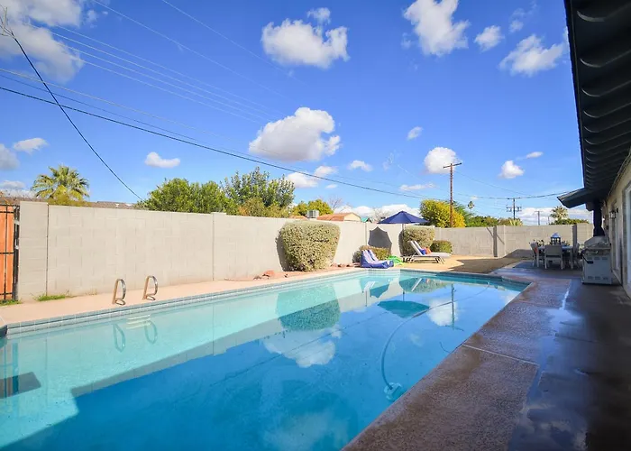 Colorful Desert Hideaway - Heated Pool & Bbq