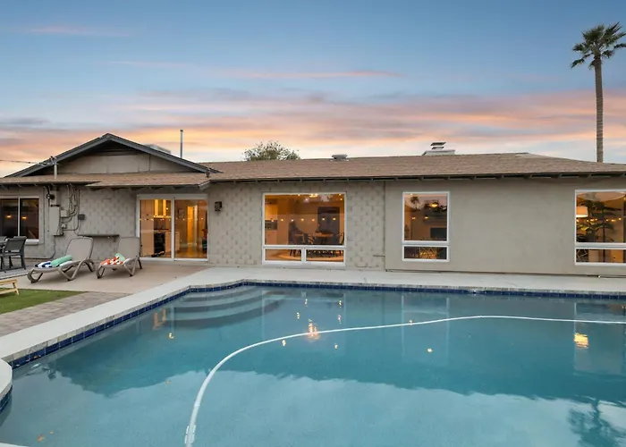Colorful Desert Hideaway - Heated Pool & Bbq Holiday home Scottsdale